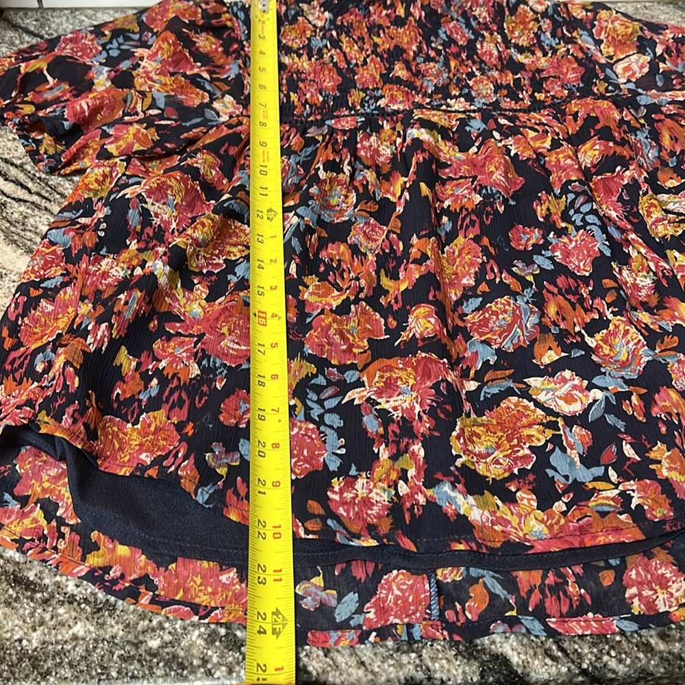 THML Navy Floral Top Size Small - Picture 9 of 9